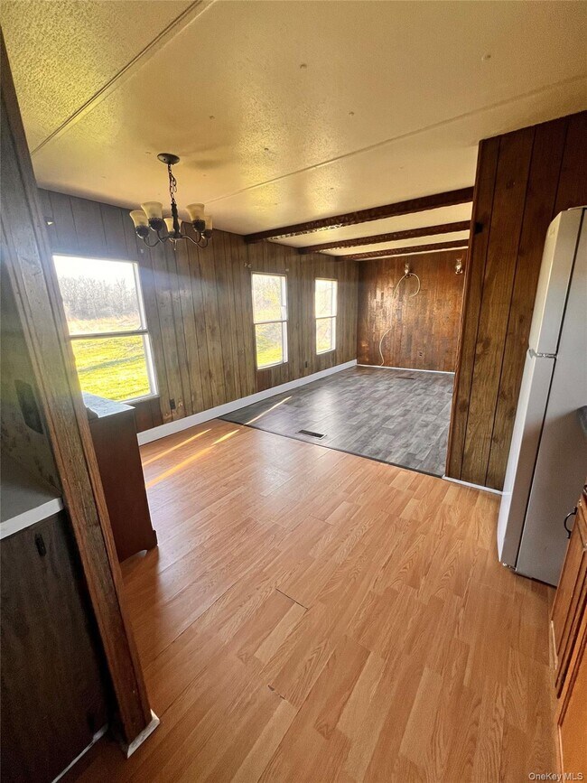 Building Photo - 373 Bruyn Turnpike