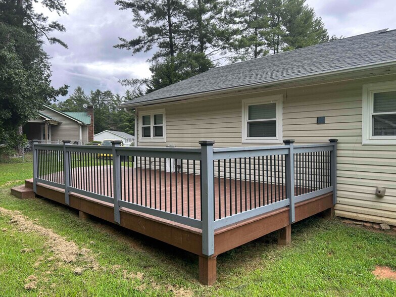 Building Photo - 436 Riverdale Rd