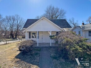 Building Photo - Cozy Two-Bedroom, One-Bath Home in West Ce...