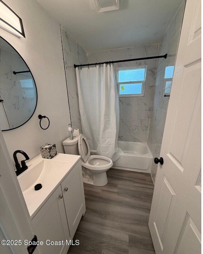 Building Photo - 304 Palm Ave