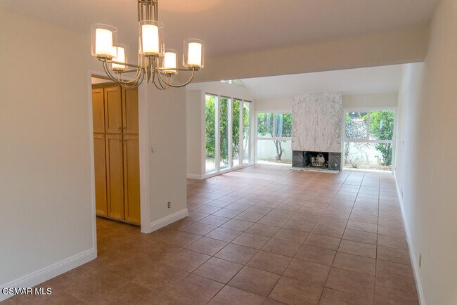 Building Photo - 1074 Elfstone Ct