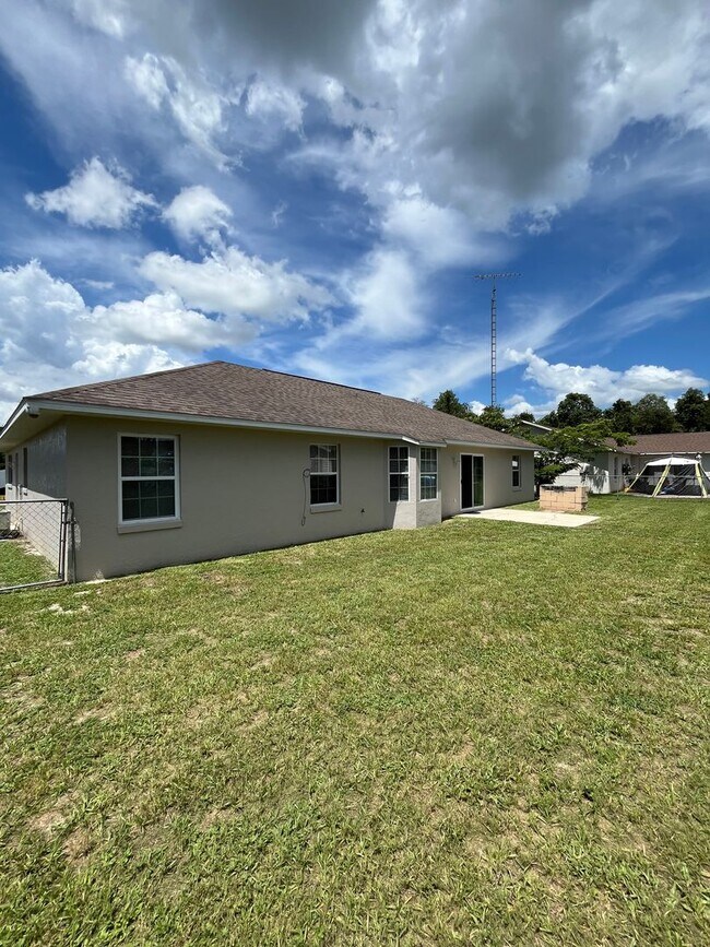 Building Photo - Marion Oaks