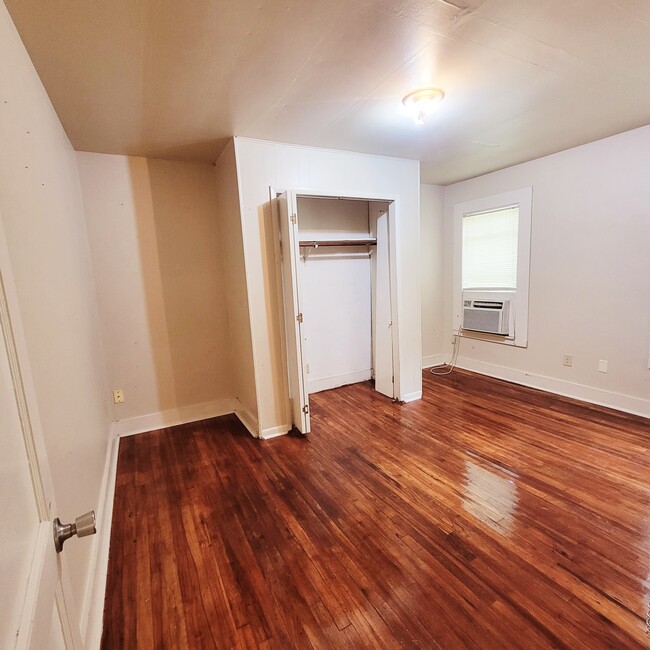 Building Photo - 504 Crosley St