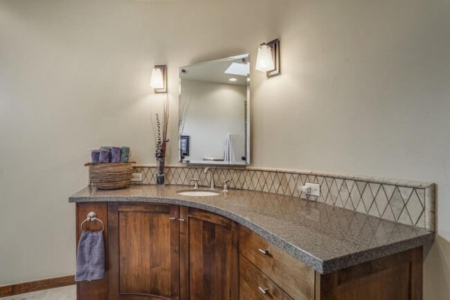 Building Photo - 13415 Pino Ridge Pl NE