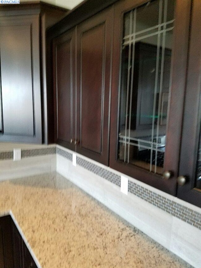 Building Photo - Newer Construction Townhouse in Horn Rapids