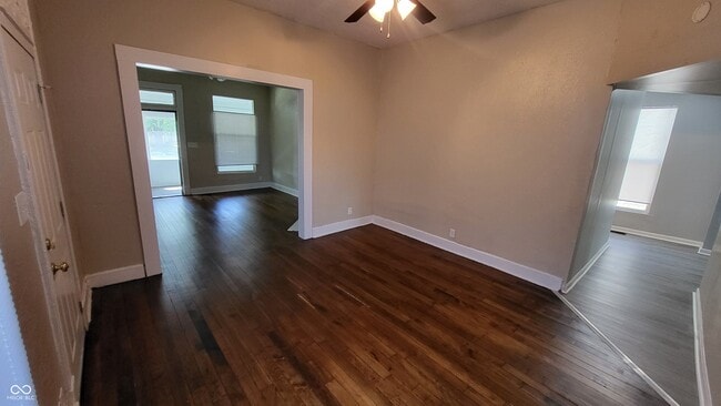 Building Photo - 1314 E 10th St