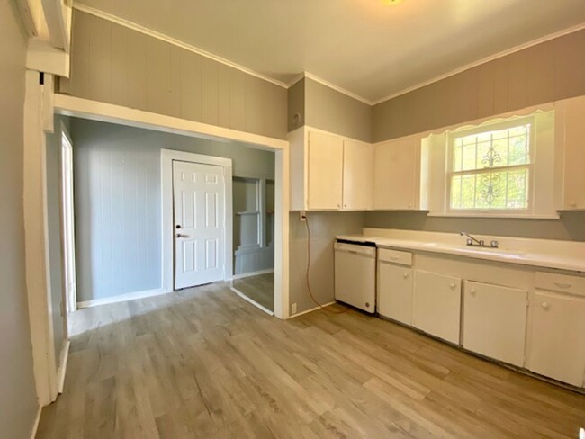 Building Photo - Rent to Own! Renovated 3 bed/2 bath home m...