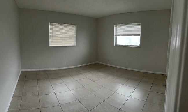 Building Photo - 7801 NW 70th Ct