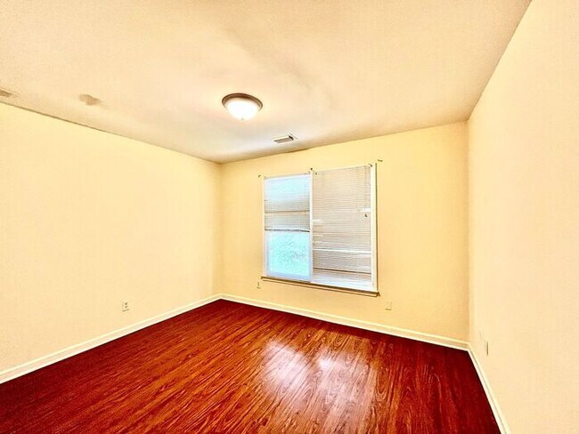 Building Photo - 3165 Maple Terrace Dr