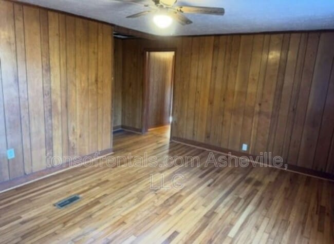 Building Photo - 418 Old Buckeye Cove Rd