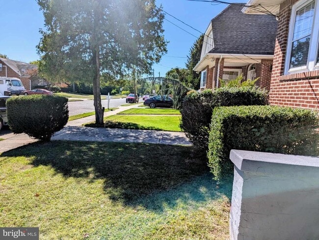 Building Photo - 6 W Hoffman Ave