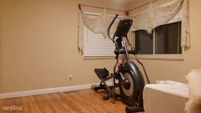 Building Photo - 2 br, 1 bath House - 1004 Arcturus Dr