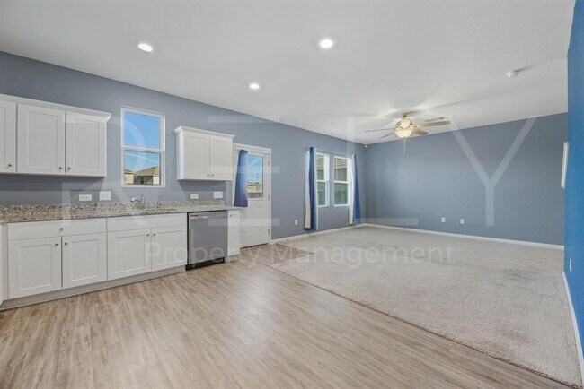 Building Photo - 220 Wonderful Life Way