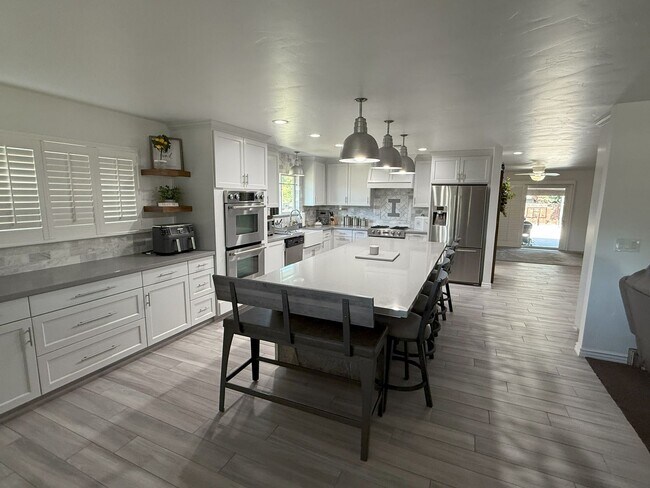 Building Photo - Beautiful Southside Los Banos Rental