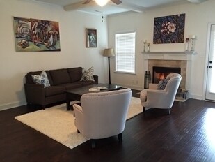 Building Photo - Beautiful 5 Bedroom, 3 Bath home located n...