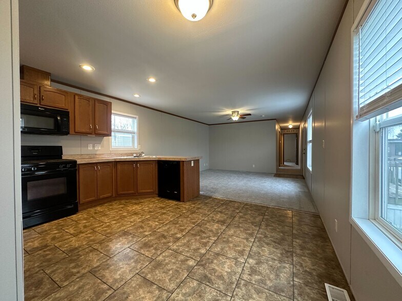 Building Photo - 2131 Windover Dr