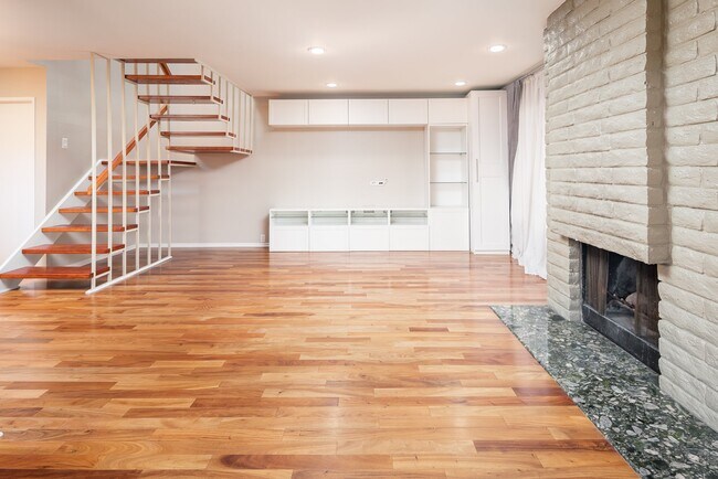 Building Photo - 4015 Camino Lindo