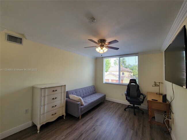 Building Photo - 400 Scotia Dr