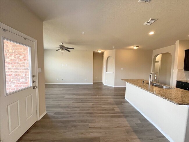 Building Photo - 473 Spring Dr