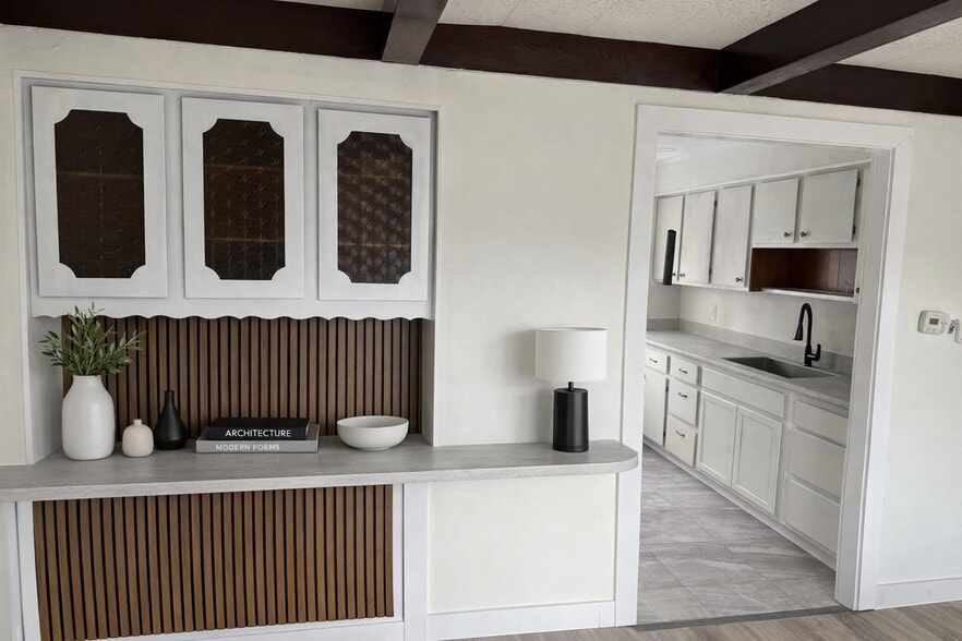 Building Photo - 716 W Bell Ave