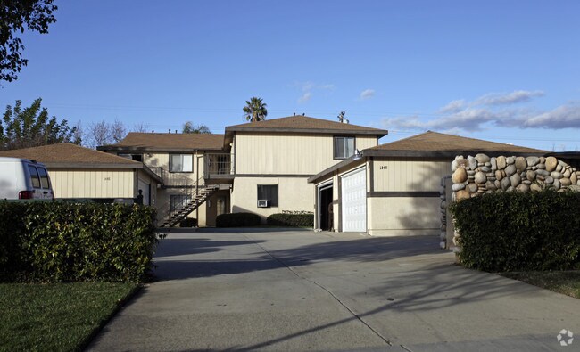 Primary Photo - 1448 W Stoneridge Ct