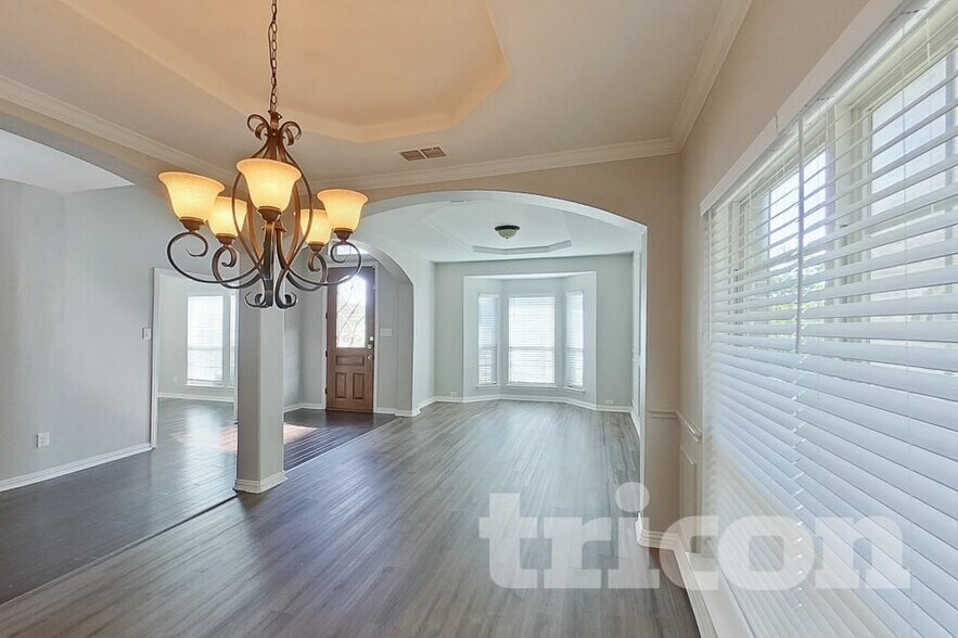 Building Photo - 131 Lake Trail Dr