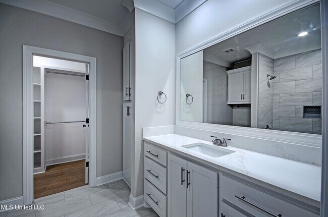 Building Photo - 117 Southern Oak Wy