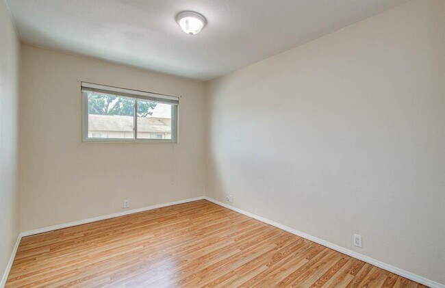 Building Photo - 8102 Amelia Rd
