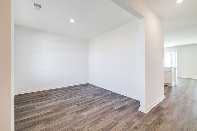 Building Photo - Brand New Construction! 5 Bedroom, 3 Bathr...