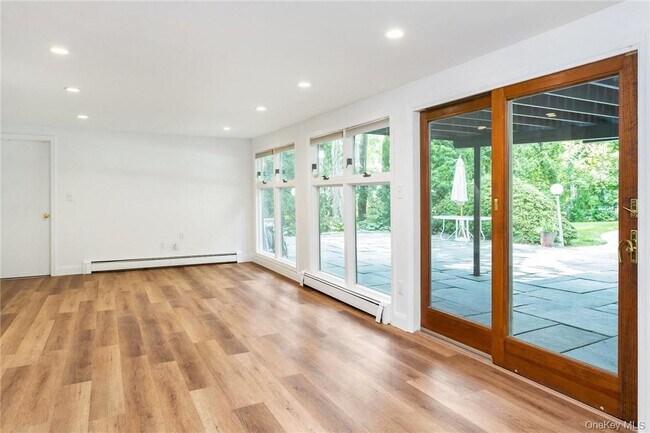 Building Photo - 5 Deerhill Ln