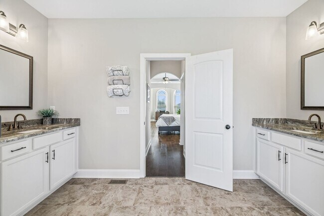 Building Photo - 8325 Turnbull Dr