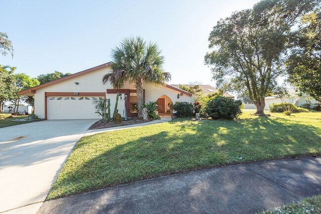 Building Photo - Welcome to this spacious three-bedroom, three-bath home in the heart of Palm Bay