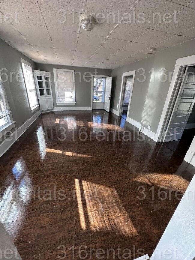 Building Photo - $895 - AVAILABLE NOW! 2 bedroom / 1 bathroom - Single Family Home