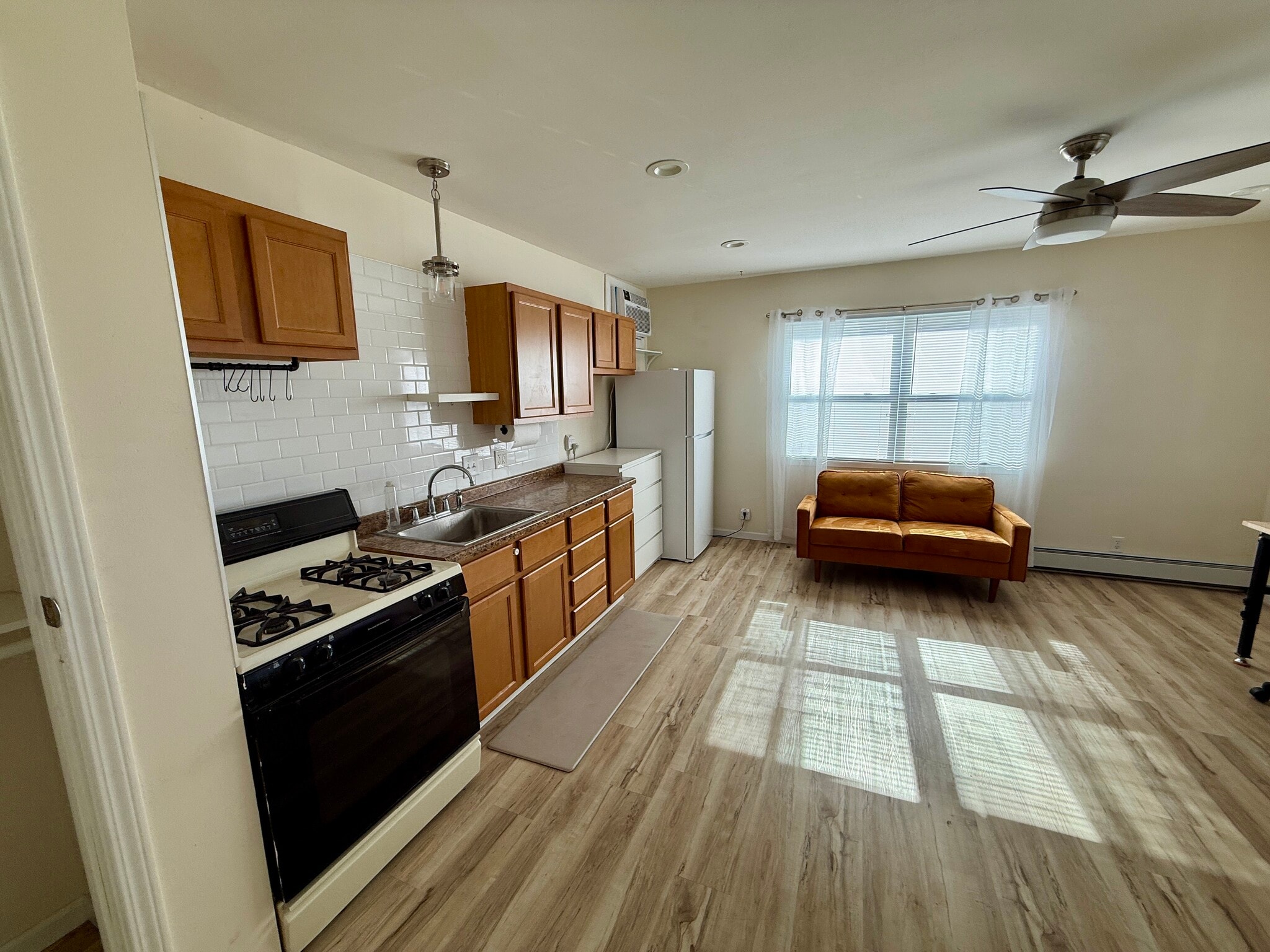 Building Photo - 7215 University Ave