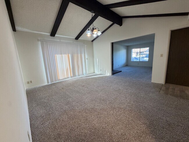 Building Photo - Welcome to this beautifully renovated 2-bedroom, 1-bath home in the desirable Foothill Oaks!