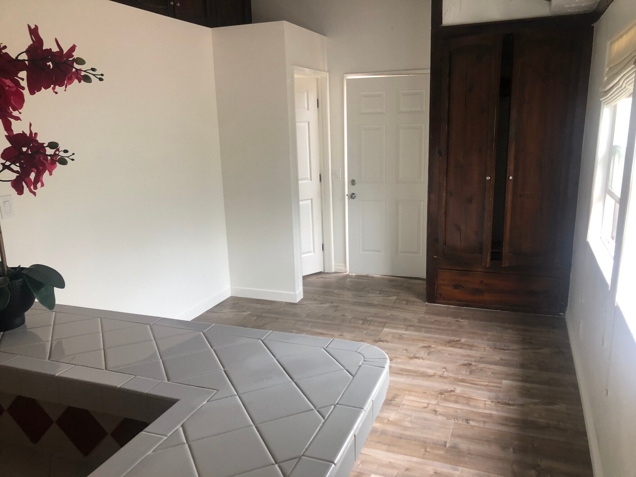 Living room - 12621 Victoria Ave