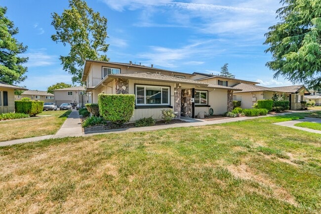 Building Photo - 1035 Mohr Ln