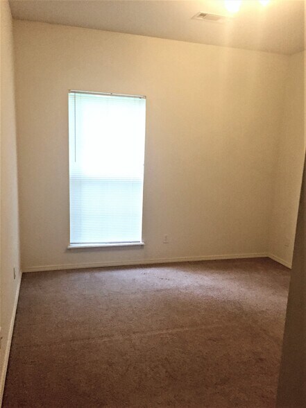 Building Photo - 1774 N Gregg Ave