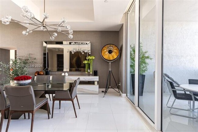 Building Photo - 15901 Collins Ave