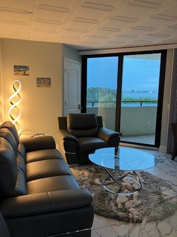 Building Photo - 5915 Sea Ranch Dr