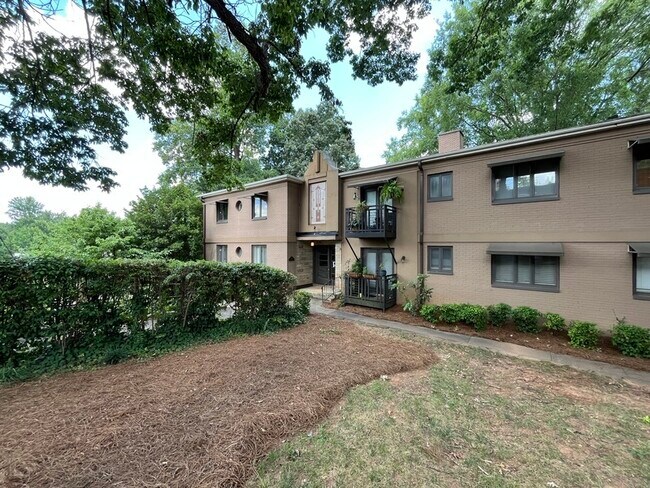 Primary Photo - 2427 Vail Ave