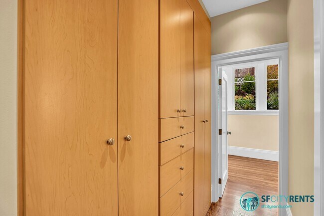 Building Photo - Pacific Heights: Remodeled Bi-Level Condo ...