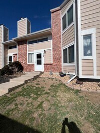 Building Photo - Two-Story 1 bed, 1.5 bath Condo!