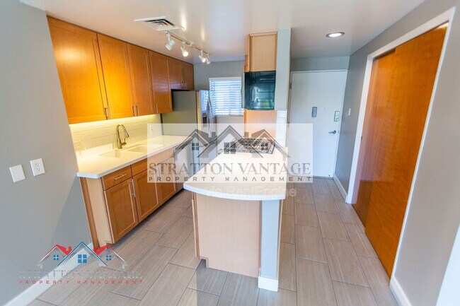 Building Photo - 6125 E Indian School Rd