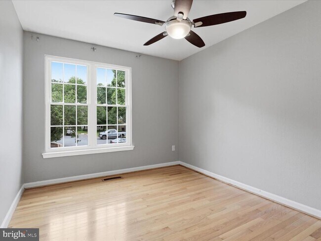 Building Photo - 6055 Meyers Landing Ct