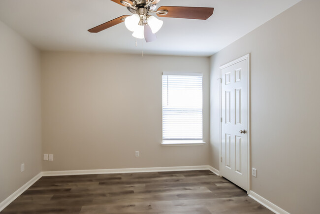 Building Photo - 3 Bedroom Houston Home