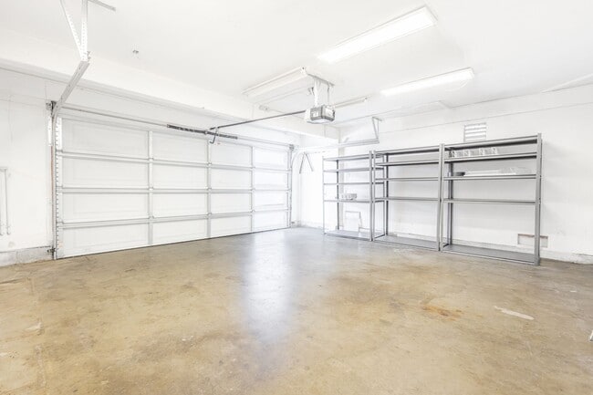 Building Photo - 640 E Banyan St