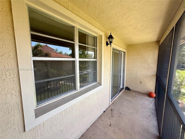 Building Photo - 1253 SW 46th Ave