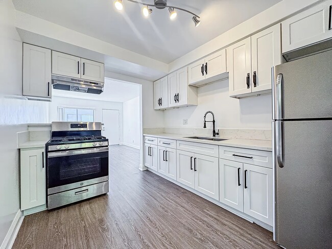 Building Photo - 12521 Lakewood Blvd