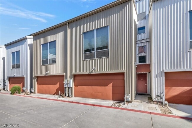 Building Photo - 2014 Pin Oak Ave